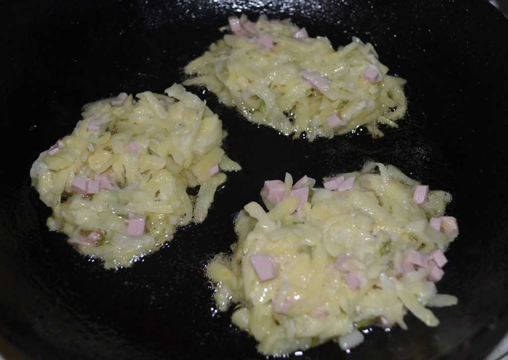 Классический рецепт драников из картошки с фото пошагово на сковороде