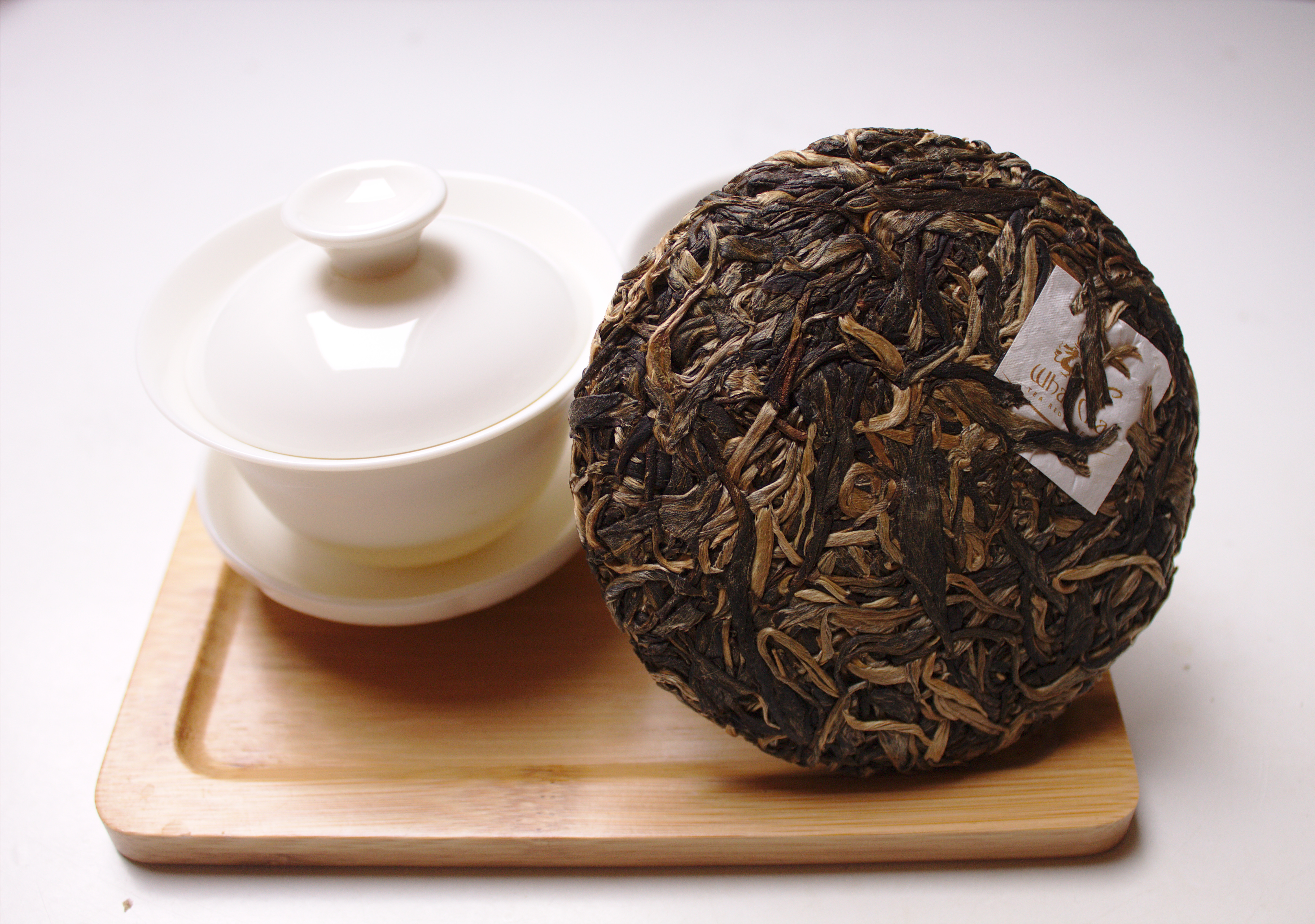 Чай пуэр бодрит. Шен пуэр 100гр. Китайский чай пуэр Шу. Шу и Шен пуэр. Постферментированный чай пуэр.