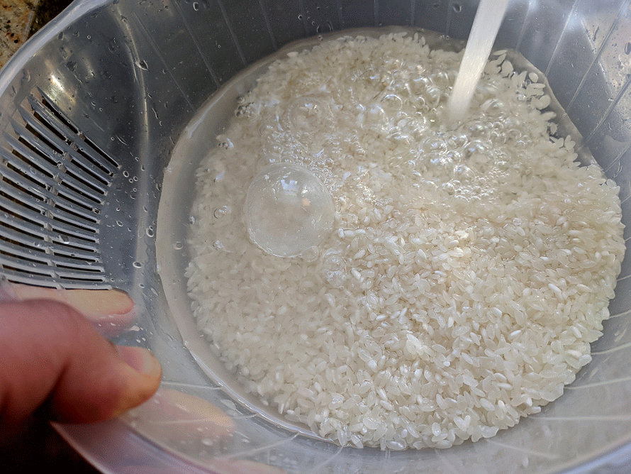 Нужно мыть пропаренный рис